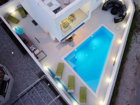 Zaton, Villa mit Swimmingpool