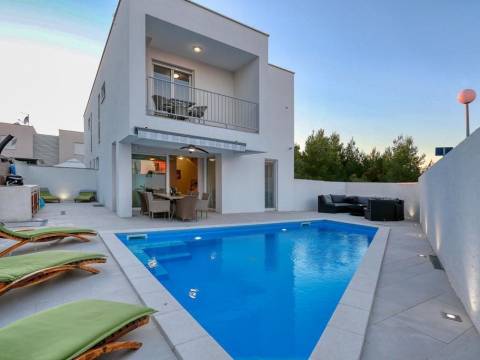 Zaton, Villa mit Swimmingpool