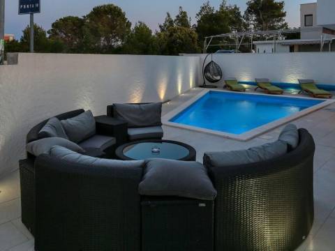 Zaton, Villa mit Swimmingpool