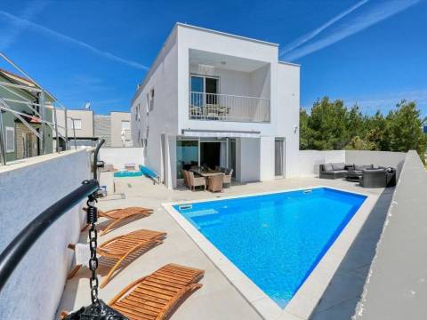 Zaton, Villa mit Swimmingpool