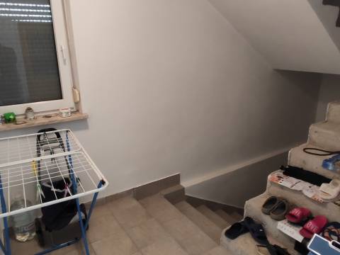 Starigrad, kuća sa podrumom i vrtom 80 m do mora