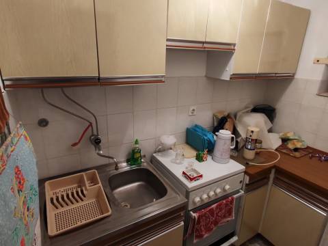 Starigrad, kuća sa podrumom i vrtom 80 m do mora