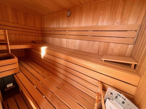 Vir kuća sa luksuznim sadržajima s bazenom, saunom, whirlpoolom 