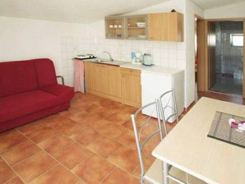 Vir, house with 4 apartments 190m from the beach