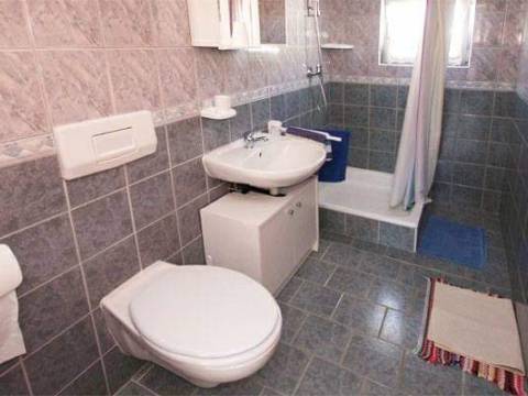 Vir, house with 4 apartments 190m from the beach