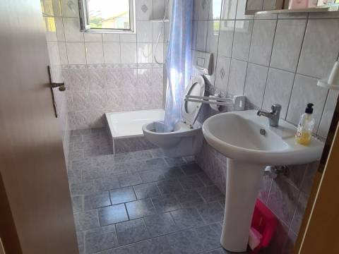 Vir, house with 4 apartments 190m from the beach