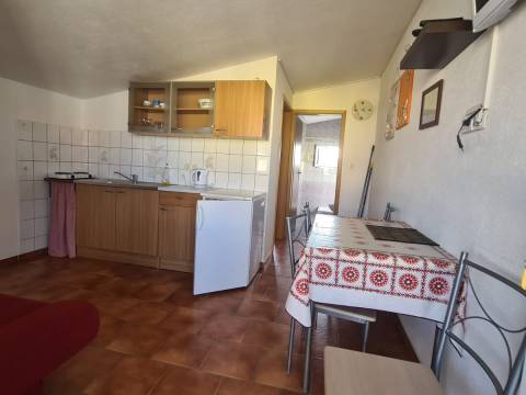 Vir, house with 4 apartments 190m from the beach