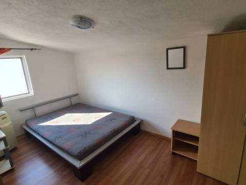 Vir, house with 4 apartments 190m from the beach