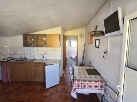 Vir, house with 4 apartments 190m from the beach