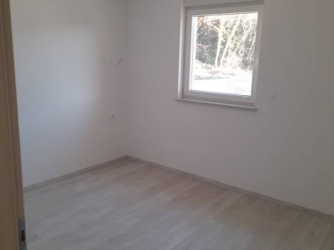 TOP PONUDA -Crikveničko zaleđe 82m2+56m2 terasa, novogradnja u blizini Crikvenice