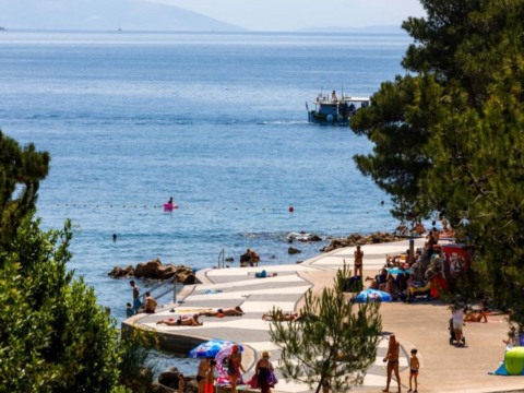 Grad Krk, luksuzan stan 100m2 + krovna terasa 120m2, prvi red do mora