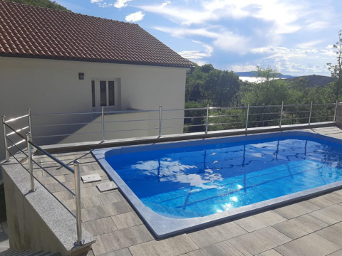 Lukovo - kuća sa 4 apartmana i bazenom