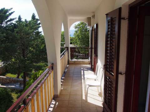 LUKOVO - kuća sa 3 apartmana i zemljištem 426m2