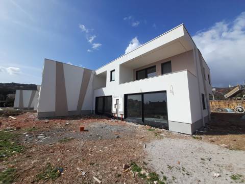 Opatija-Pobri dvoetažni stan 164.63 m2 s pogledom na more