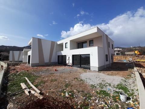 Opatija-Pobri dvoetažni stan 164.63 m2 s pogledom na more