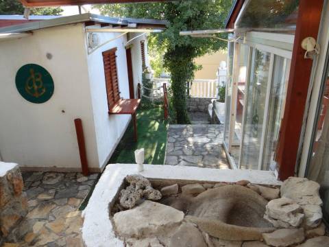 Klenovica, kuća 300 m od mora