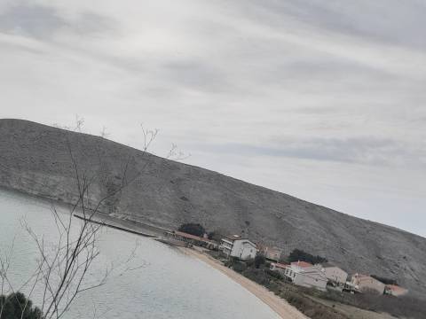 PRILIKA građevinsko zemljište 1500m2, otok Pag, Vlašići, 100m do mora