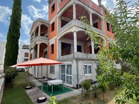 Zadar-Diklo, samostojeća kuca sa 6 apartmana nedovršena
