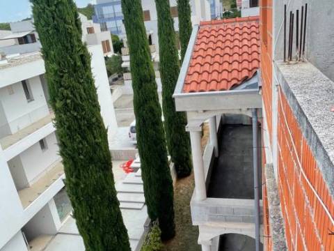 Zadar-Diklo, samostojeća kuca sa 6 apartmana nedovršena