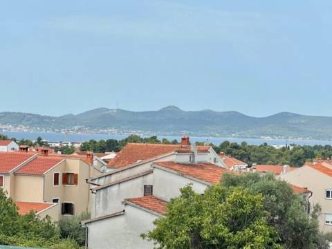 Zadar-Diklo, samostojeća kuca sa 6 apartmana nedovršena