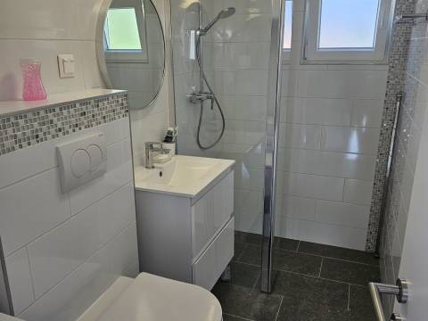 Vir, kuca 80m od mora, novorenovirana