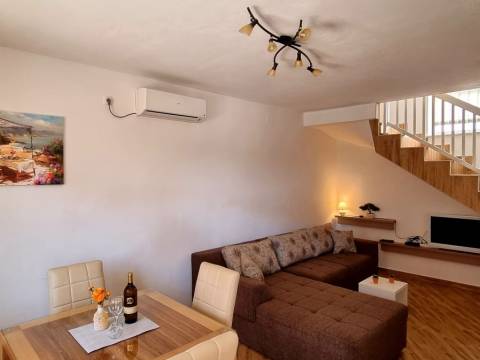 Vir, kuća sa 2 apartmana 130m od plaže