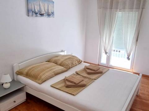 Vir, kuća sa 2 apartmana 130m od plaže