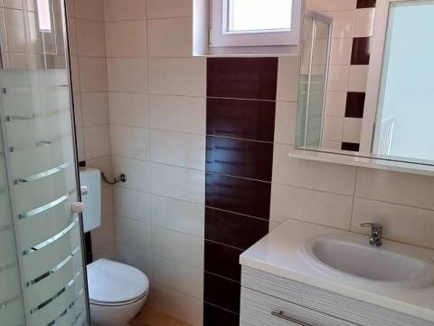 Vir, kuća sa 2 apartmana 130m od plaže
