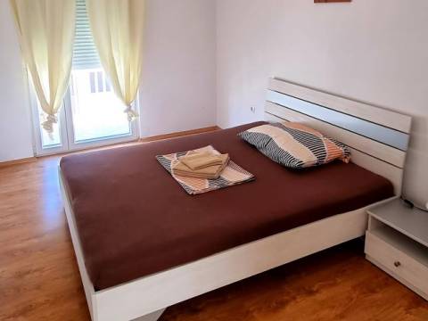 Vir, kuća sa 2 apartmana 130m od plaže
