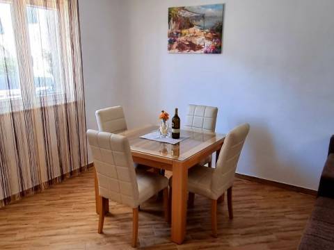 Vir, kuća sa 2 apartmana 130m od plaže