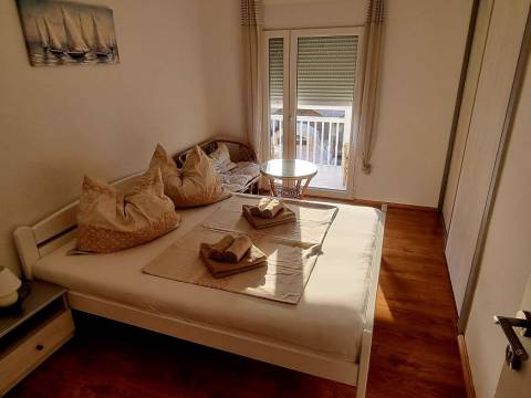 Vir, kuća sa 2 apartmana 130m od plaže