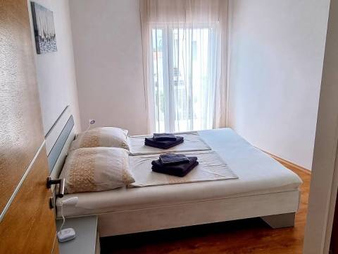 Vir, kuća sa 2 apartmana 130m od plaže