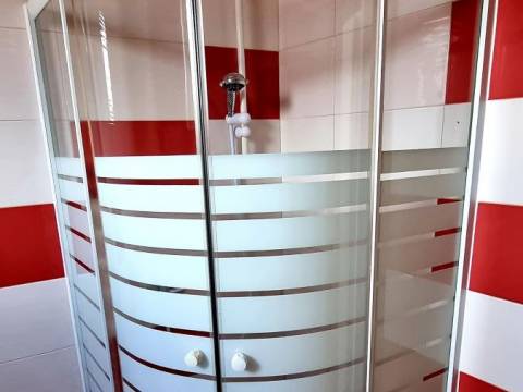 Vir, kuća sa 2 apartmana 130m od plaže