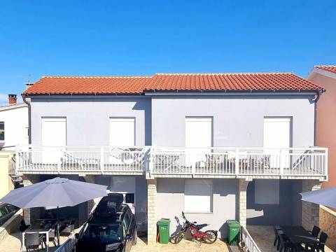 Vir, kuća sa 2 apartmana 130m od plaže