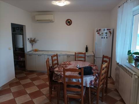 Stan 2S+DB na 1. katu u okolici Buja!