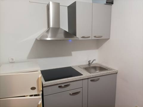 Zambratija, kuća sa dva stana na lijepoj lokaciji!