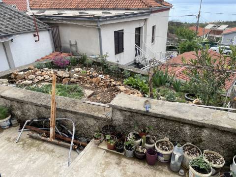 KOSTRENA - kuća s više stambenih jedinica
