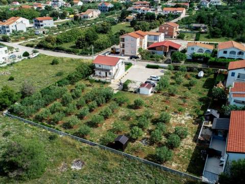 Vir, samostojeca kuca sa velikom okucnicom