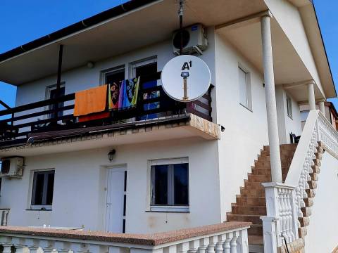 Vir, samostojeca kuca sa velikom okucnicom
