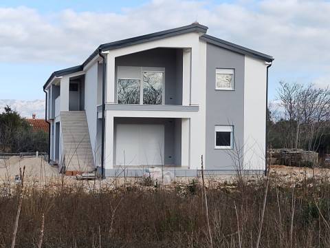Vir, atraktivan apartman, novogradnja u strogom centru 