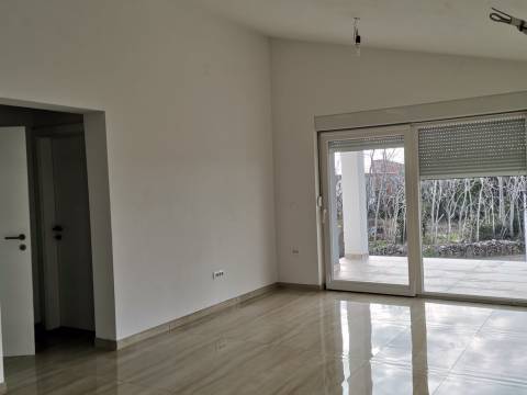 Vir, atraktivan apartman, novogradnja u strogom centru 