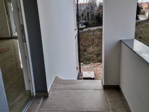 Vir, atraktivan apartman, novogradnja u strogom centru 