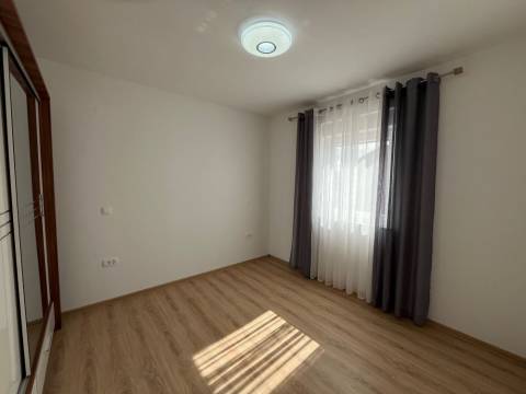 Vir, atraktivan apartman, novogradnja u strogom centru 
