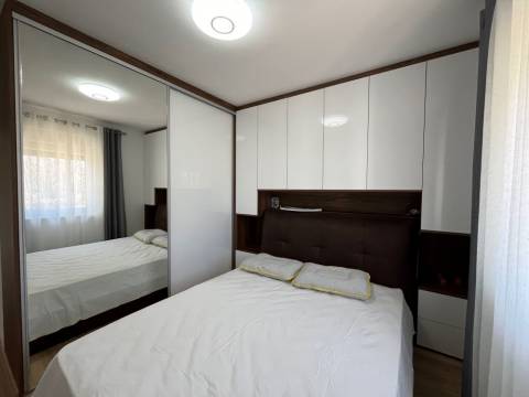 Vir, atraktivan apartman, novogradnja u strogom centru 