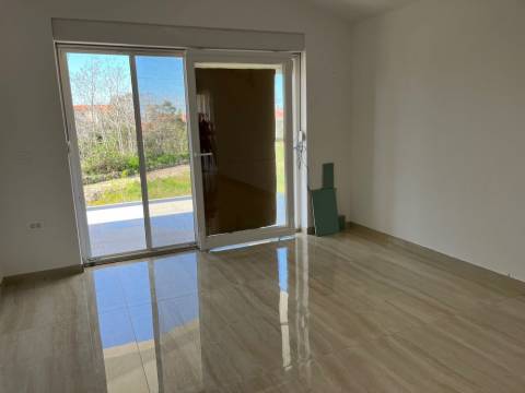 Vir, atraktivan apartman, novogradnja u strogom centru 