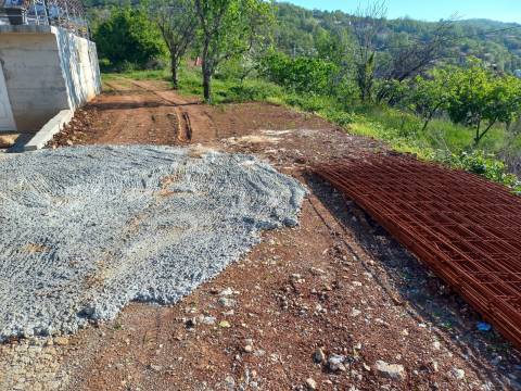 Poljane, dvojna kuća za adaptaciju