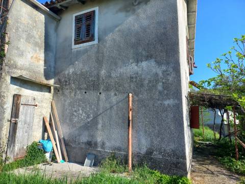 Poljane, dvojna kuća za adaptaciju
