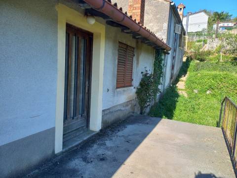 Poljane, dvojna kuća za adaptaciju