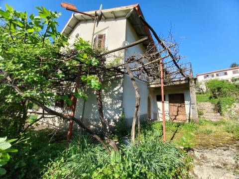 Poljane, dvojna kuća za adaptaciju