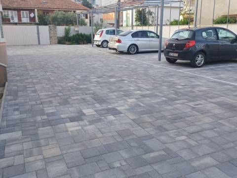 Zadar, kuća sa 10 apartmana